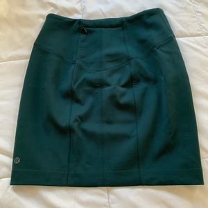 Lululemon Pull- On Emerald Green Skirt